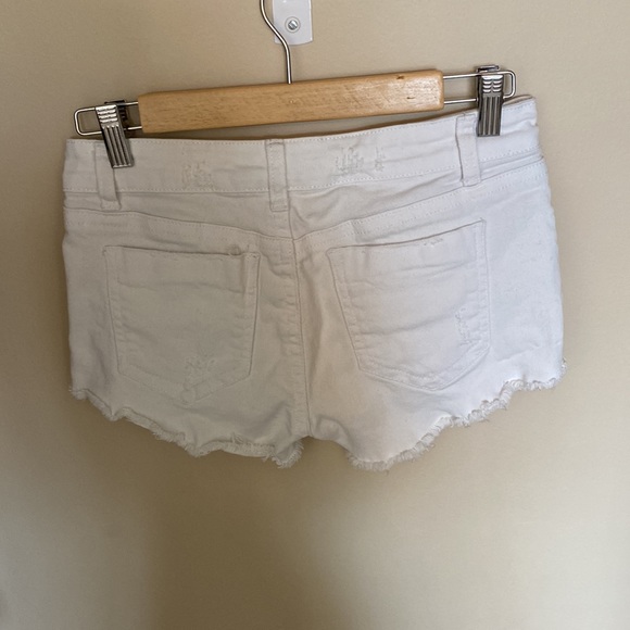 ❤️White Jean Shorts - Picture 6 of 8